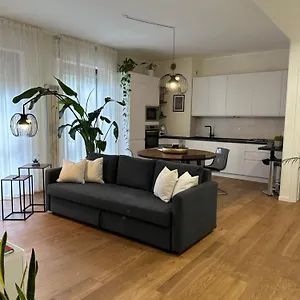 Appartamento Bisceglie, Milano